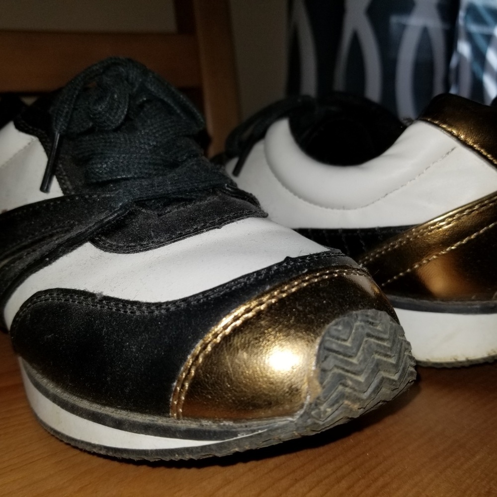 Shoes - Picture 4 of 4